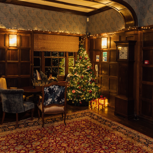 <p>CHRISTMAS AT THE MANOR HOUSE</p>